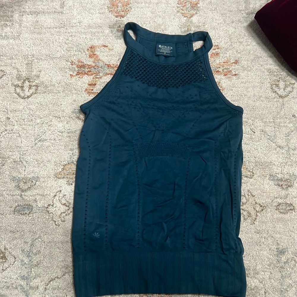 Athleta blue-green fitted work out top, breathable